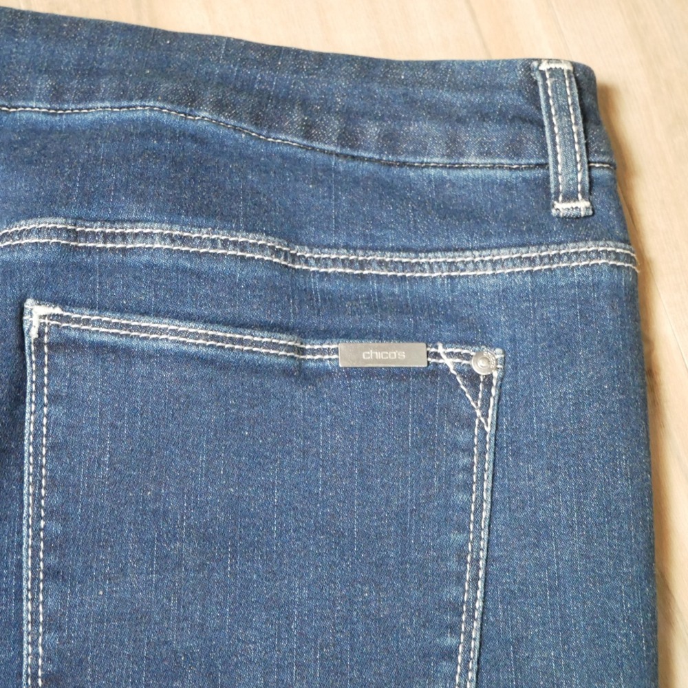 Chicos So Slimming Girlfriend Ankle Jeans Blue Embroidered Beaded Size 2.5 L - Picture 7 of 7